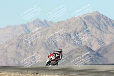 media/Dec-01-2025-Moto Forza (Mon) [[2daa91e15f]]/3-Beginner Group/Session 4 Turn 9/